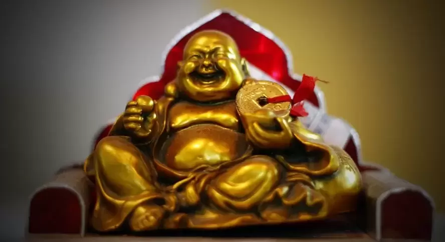 Bouddha rieur avec porte-bonheur
